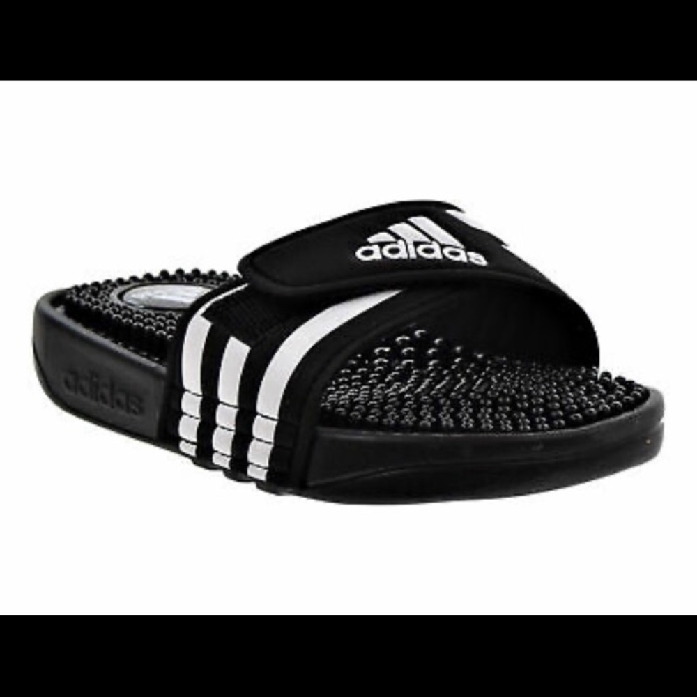 🚩SOLD🚩Adidas black Adissage sandals/slides boys